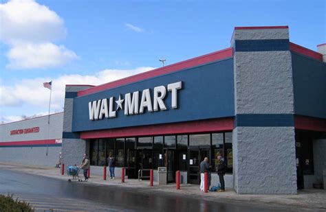 difference between walmart and walmart supercenter|walmart supercenter walmart zephyrhills fl.